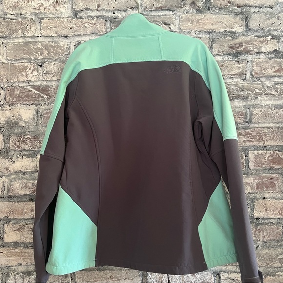 The North Face Women's Teal and Gray All Weather Jacket, zippered pockets Velcro - Picture 8 of 13